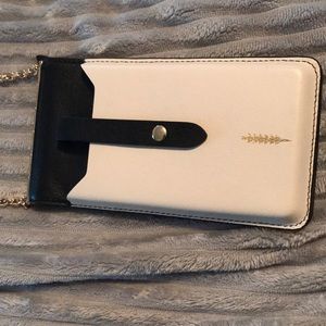 Crossbody cellphone/card and cash purse never used brand new